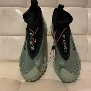 Clay green and Black, Nike ACG mountain fly gore-tex, size 10.5